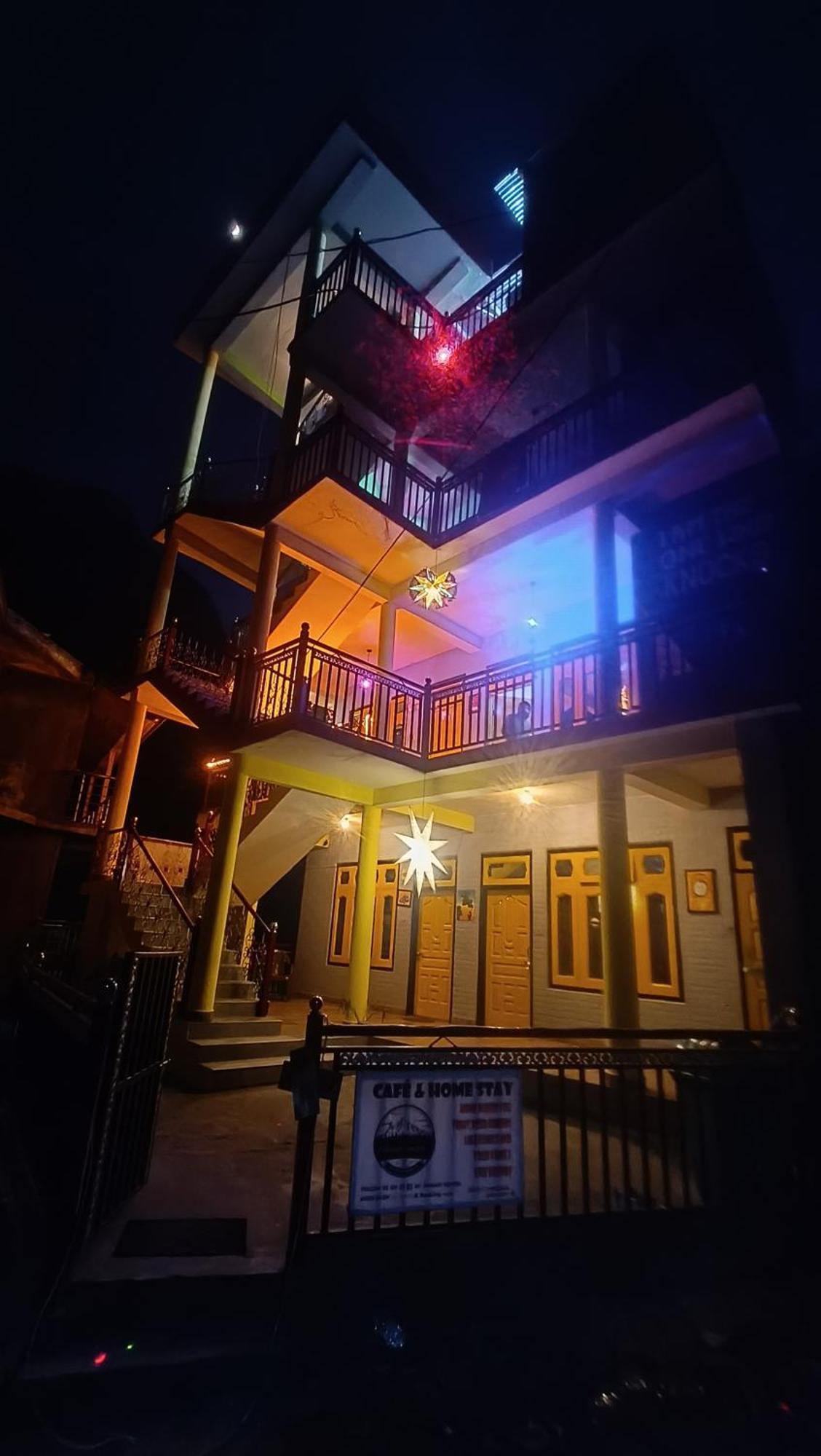 Pahadirovers Homestay & Cafe Kasol Zewnętrze zdjęcie