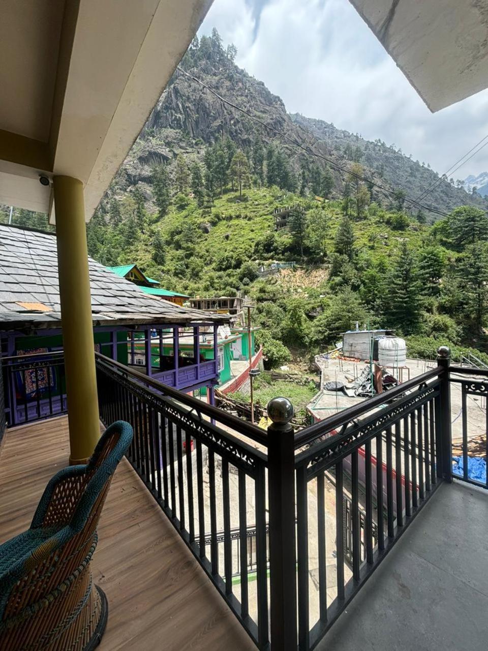 Pahadirovers Homestay & Cafe Kasol Zewnętrze zdjęcie