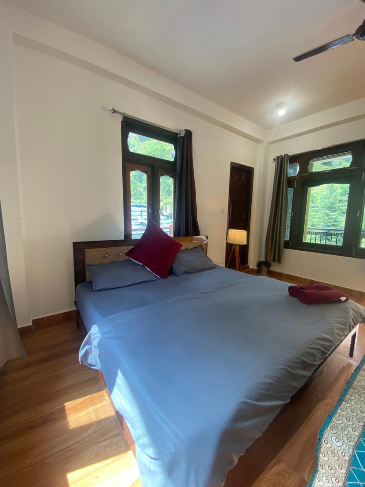 Pahadirovers Homestay & Cafe Kasol Zewnętrze zdjęcie
